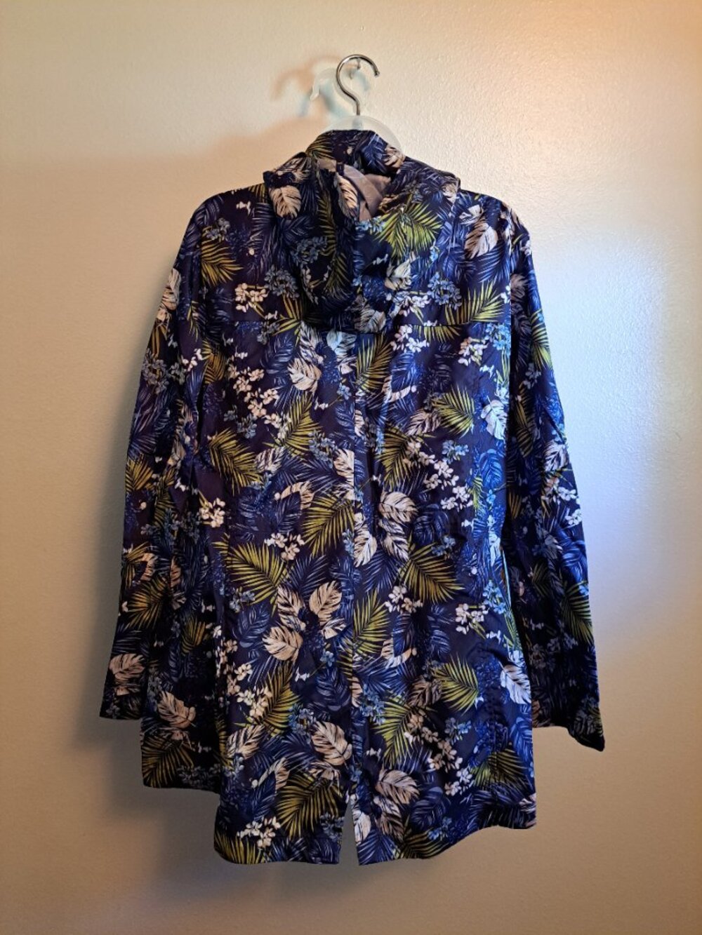 Susan Graver hooded foldable rain jacket with tropical floral&palm leaf print - Picture 3 of 11